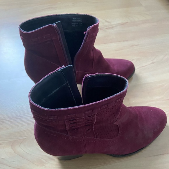 Market and Spruce Maroon Heeled Booties - Picture 4 of 9